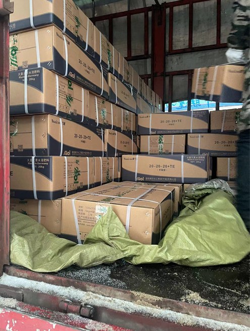 摩爾化工頂雪發(fā)貨2 摩爾化工頂雪發(fā)貨2